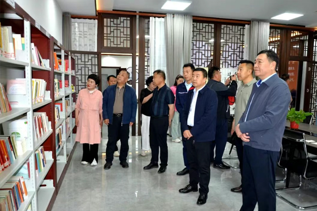 哈密市工商聯(lián)考察團(tuán)到一滕集團(tuán)參觀考察